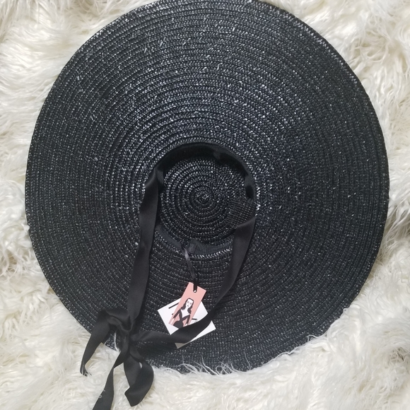 "Perle" Hood London by Adele Mildred - Picture 5 of 8